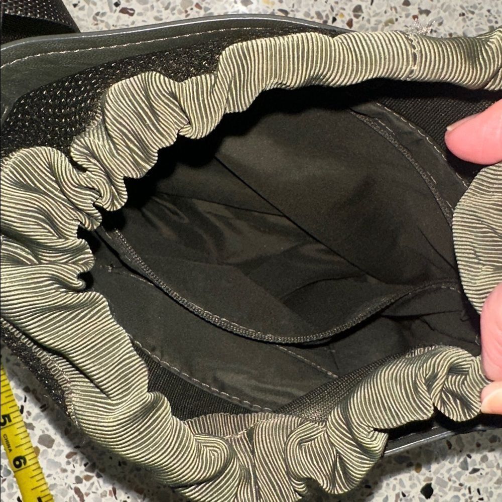 Lululemon all set mini bucket crossbody bag dark olive green - Picture 4 of 6